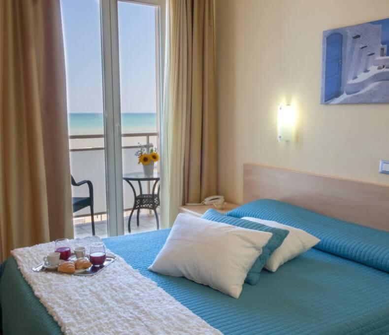 hotelcaggiari it camere-vista-mare-hotel-senigallia-3-stelle 013